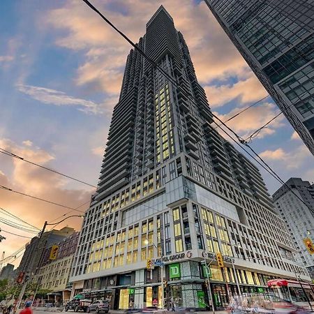 טורונטו Cozy Condo Near Eatoncentre Mall מראה חיצוני תמונה