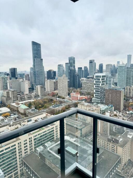 טורונטו Cozy Condo Near Eatoncentre Mall מראה חיצוני תמונה