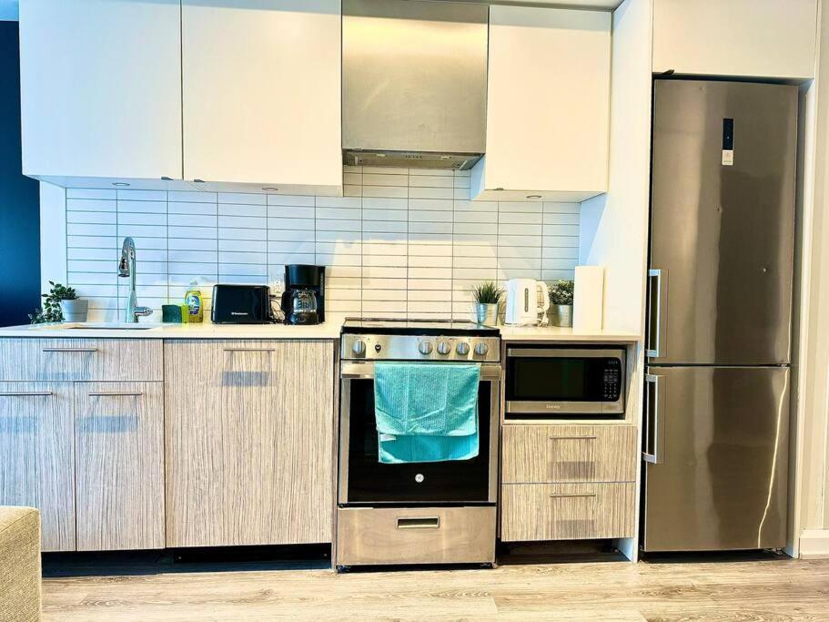 טורונטו Cozy Condo Near Eatoncentre Mall מראה חיצוני תמונה