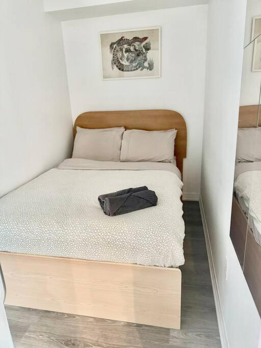 טורונטו Cozy Condo Near Eatoncentre Mall מראה חיצוני תמונה