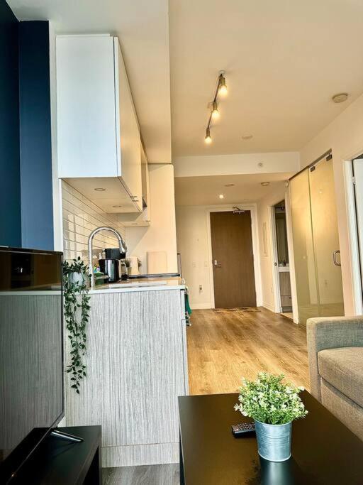 טורונטו Cozy Condo Near Eatoncentre Mall מראה חיצוני תמונה