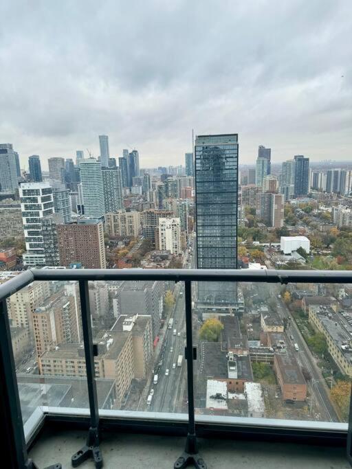 טורונטו Cozy Condo Near Eatoncentre Mall מראה חיצוני תמונה