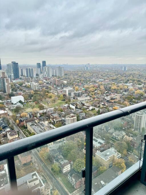 טורונטו Cozy Condo Near Eatoncentre Mall מראה חיצוני תמונה