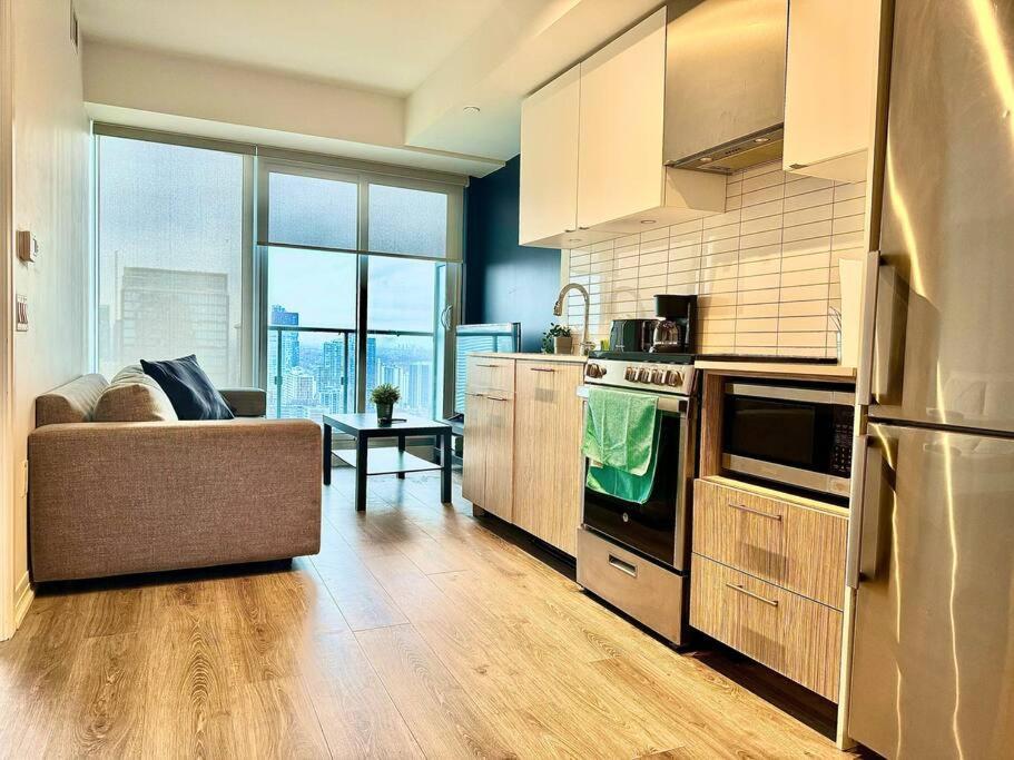 טורונטו Cozy Condo Near Eatoncentre Mall מראה חיצוני תמונה